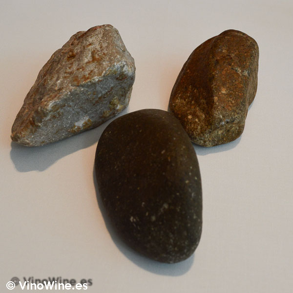 Las tres "rocas" que simbólicamente aluden a los tres hermanos Roca del Celler de Can Roca