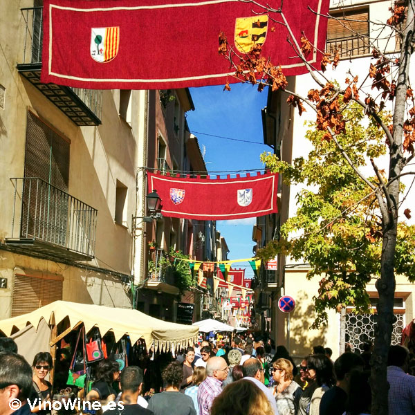 Gente en Feria de Cocentaina en Alicante