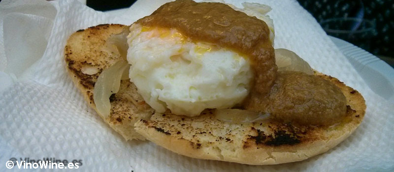 Huevo escalfado con crema de foie en la Feria de Cocentaina en Alicante