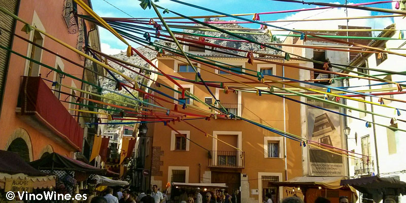 La plaza decorada en la Feria de Cocentaina en Alicante