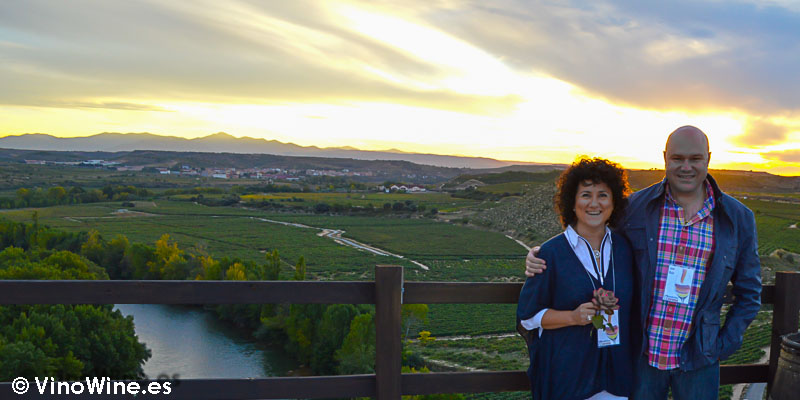 Finca de Bodegas Valdelana en La Rioja, precioso atadecer frente al Ebro