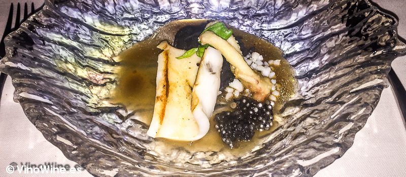 Calamar en texturas con royal de cebolla y jugo de jengibre de La Serena en Altea