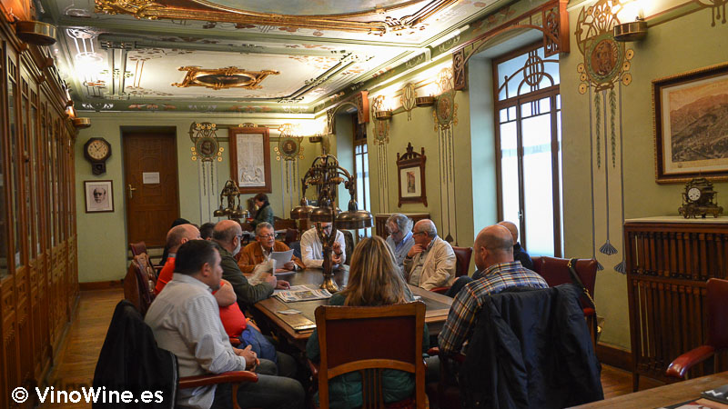 Encuentro Restauranteros en Alcoy junta de la Peña en la biblioteca 
