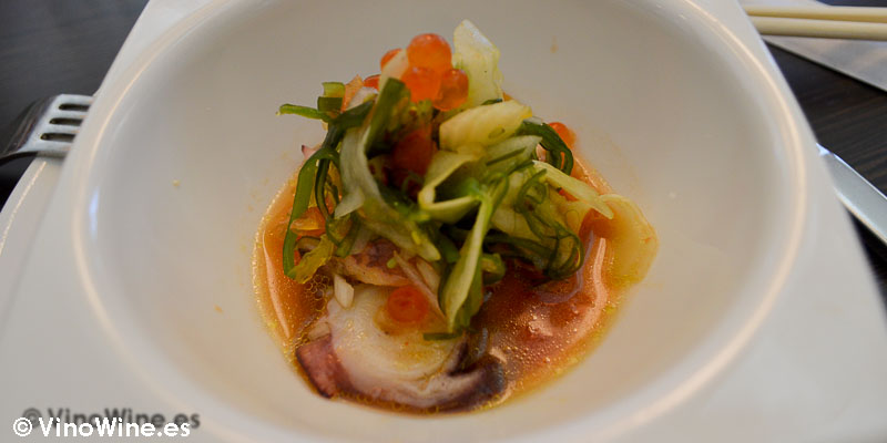 Ceviche japonés de pulpo, mejillón y huevas de salmón de La Cuina Restaurant en Ontinyent