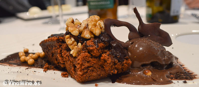 Brownie de chocolate y helado del Restaurante El Campero de Barbate