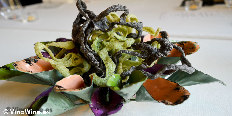Crujientes de algas y de tinta de calamar del Restaurante La Salita de Valencia