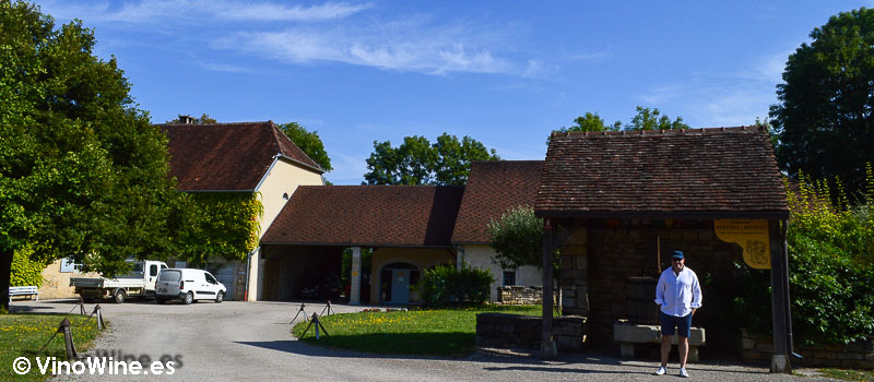 Exterior de la bodega Domaine Berthet Bondet en Jura Francia