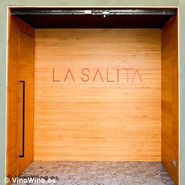 Puerta de acceso al Restaurante La Salita de Valencia