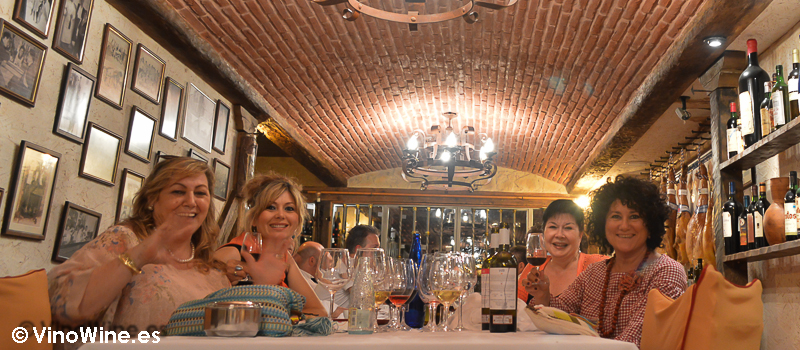 Chicas restauranteras en el Restaurante El Riscal de Segovia