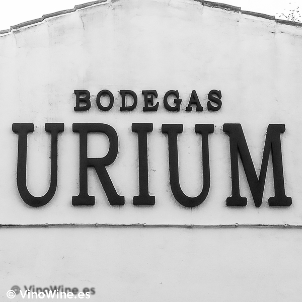 Rótulo fachada de Bodegas Urium de Jerez