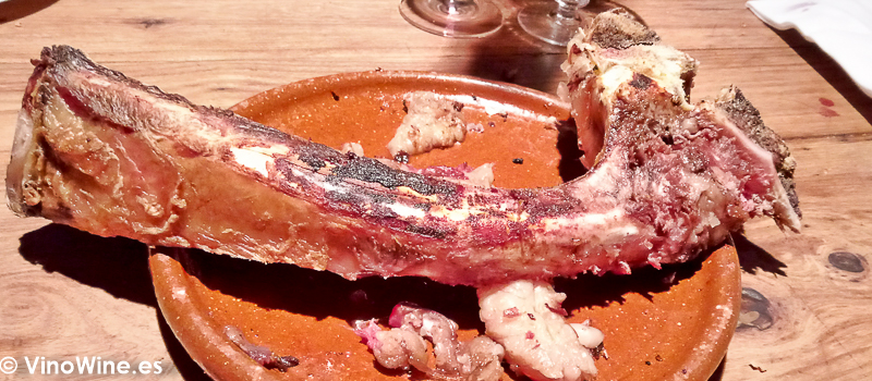 Hueso del chuleton de buey degustado en El Capricho de León Restaurante especialista en buey