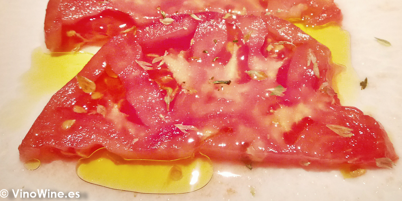 Tomate de temporada degustado en el Capricho de León Restaurante especialista en buey