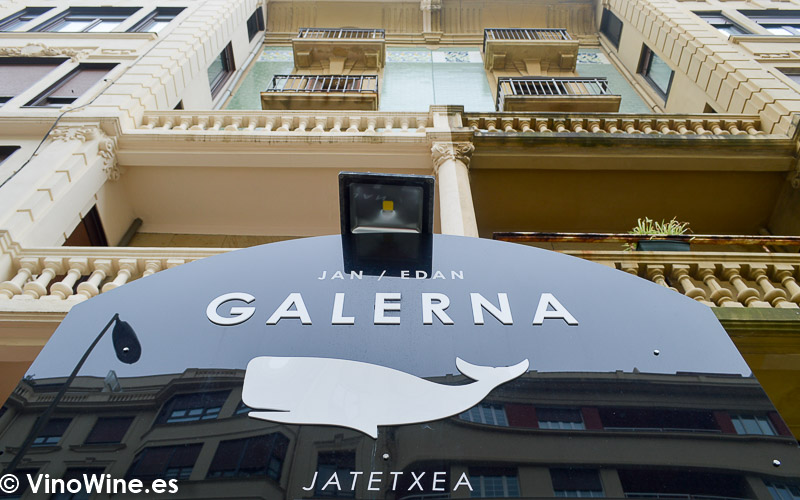 Logotipo a la entrada del Restaurante Galerna en San Sebastian