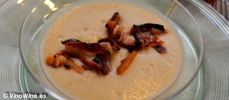 Crema de coliflor y boniato con rizos de bacon ahumado de L´Almàsera de Margarida (Alicante)
