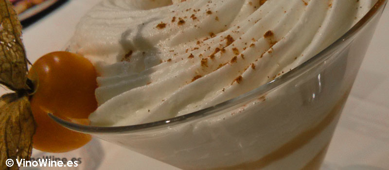 Mouse de yogur con compota de manzana de Restaurante Sant Francesc 52 de Alcoy