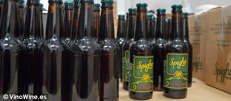 Lista para etiquetar la cerveza artesanal Spigha
