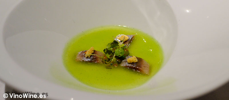 Sardina ahumada con parmesano y sopa de melón e hinojo de Álbora en Madrid