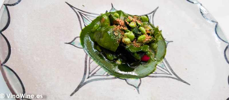 Menestra de verduras guisadas con emulsion de Kazbra (cilantro) y limón en salmuera del Restaurante Noor de Paco Morales en Codoba