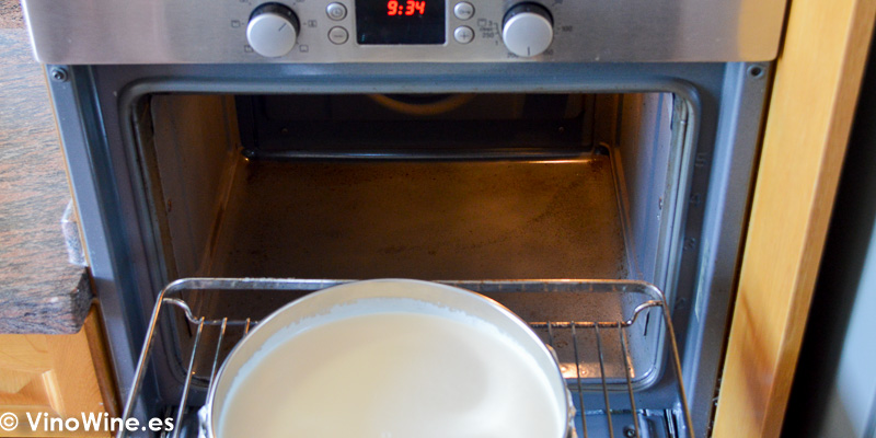 introducir en el horno la mezcla de la receta Tarta de queso al horno