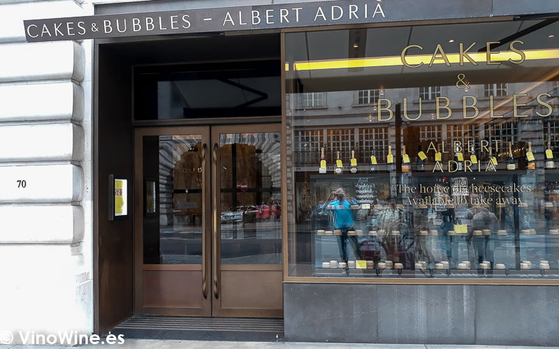 Fachada de Cakes and Bubbles de Albert Adria en Londres